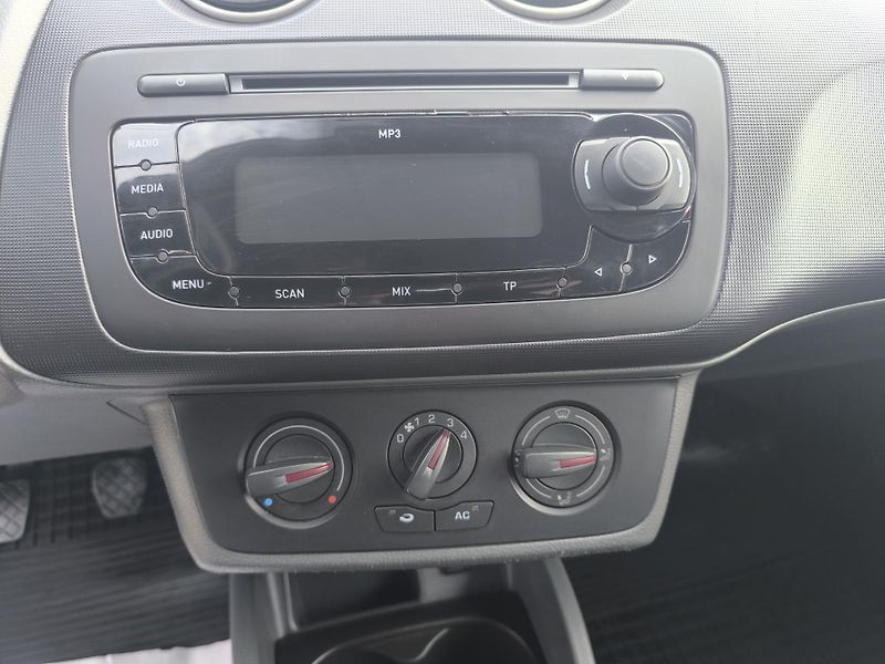 Seat Ibiza (2011) 1.2 DOLOŽENÉ KM, 1.MAJITEL - fotka 20 z 27
