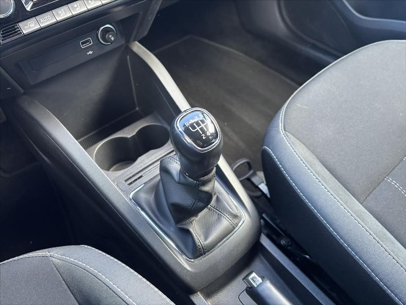 Škoda Fabia 1,0 TSi Style FULL LED CARPLAY - fotka 26 z 39