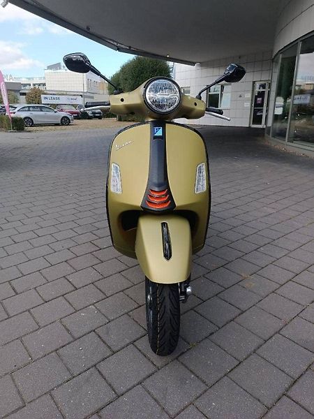 Vespa GTS 125 Super (2025) Sport Verde Ambizioso matt - fotka 2 z 12