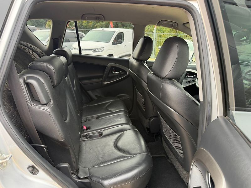 Toyota RAV4 2.2 D-CAT 110KW*4X4*71.TIS KM* - fotka 19 z 28