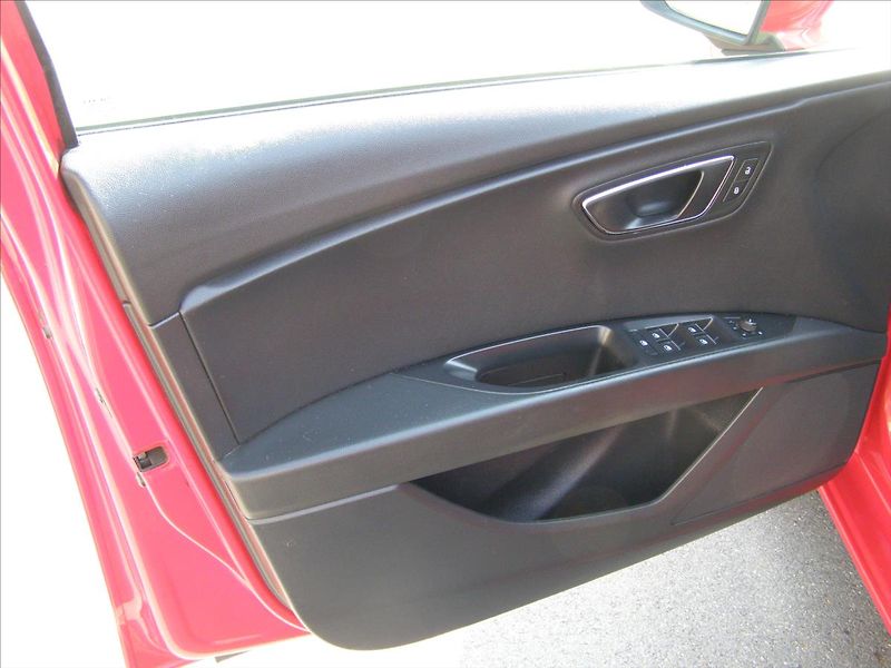 Seat Leon 1,4   FR MANUAL - fotka 17 z 31