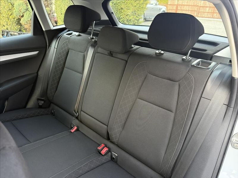 Škoda Karoq 1,6 TDI DSG / LED / záruka - fotka 14 z 34