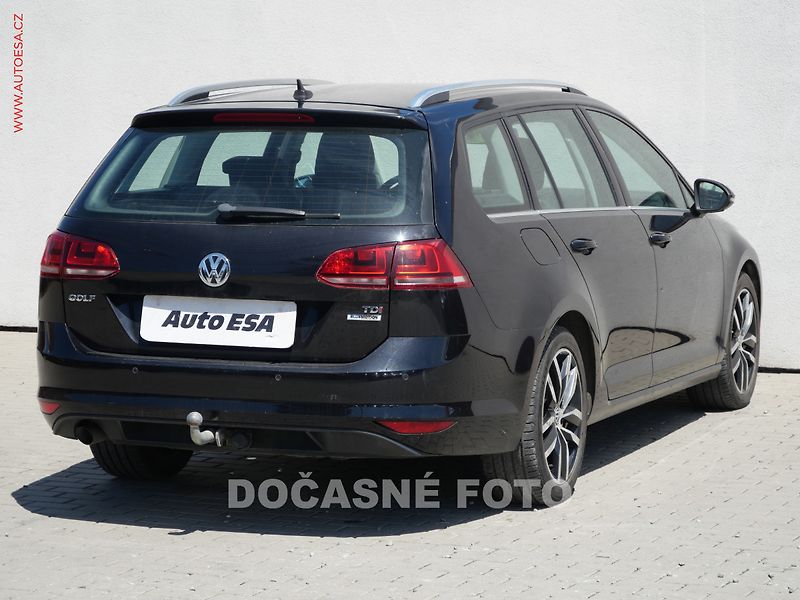 Volkswagen Golf (2015) 1.6TDi, ČR, DSG, park.asist - fotka 1 z 20