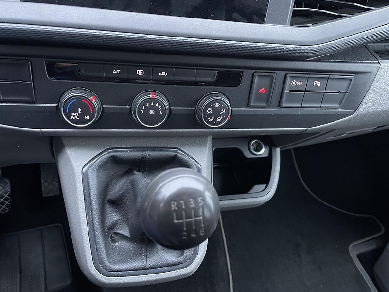 Volkswagen Caravelle 2,0TDi 110kW comfortLINE 5míst - fotka 25 z 32