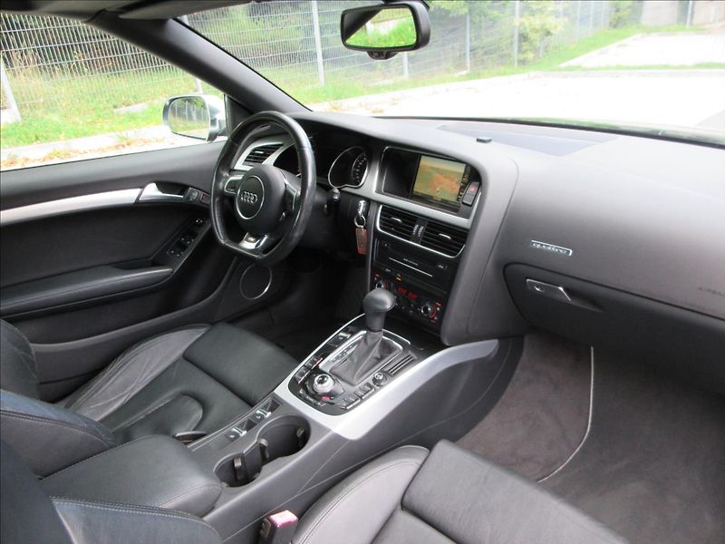 Audi A5 3,0 TDi 4x4 Navi S-Line B&O - fotka 22 z 38