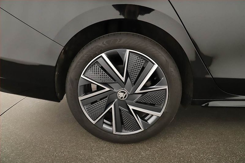 Škoda Superb (2025) 2.0 TDI, SPORTLINE, DPH - fotka 21 z 21