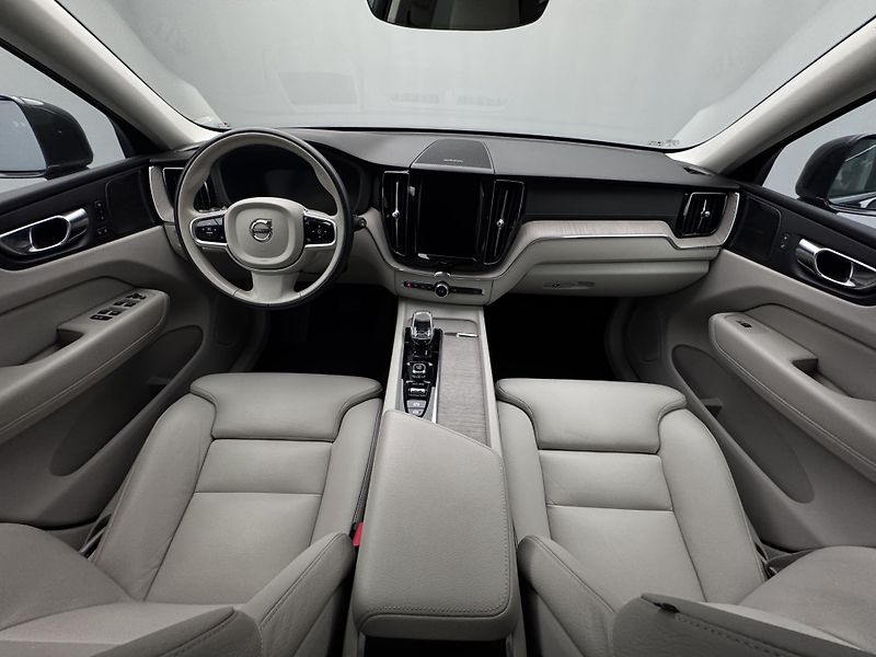 Volvo XC60 B5 AWD INSCRIPTION AUT  - fotka 2 z 56