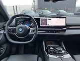 BMW Řada 5 530e xDrive Touring ada. temp. - náhled 18