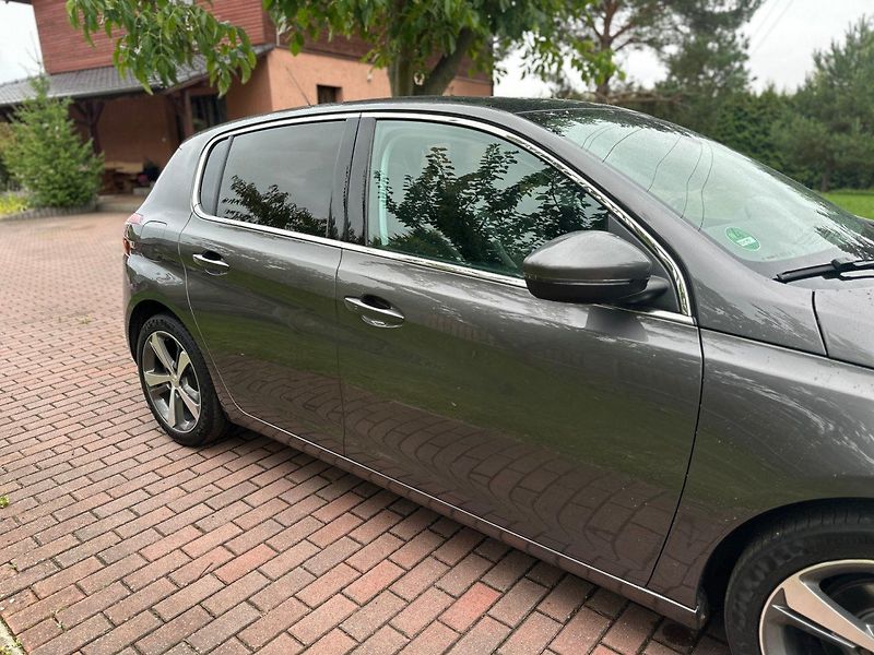 Peugeot 308 (2017) 1.2T 96kw - fotka 9 z 28