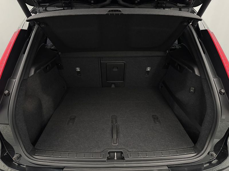Volvo XC40 T5 AWD MOMENTUM PRO AUT - fotka 4 z 41