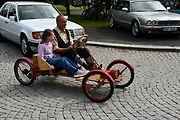 Na tradiční Lidický okruh dorazily desítky historických automobilů a motocyklů, které obdivovali návštěvníci z Kladna i širokého okolí.