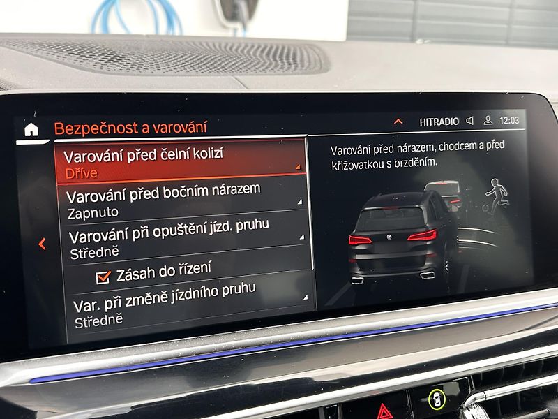 BMW X5 xDrive30d M-Sport - fotka 16 z 27