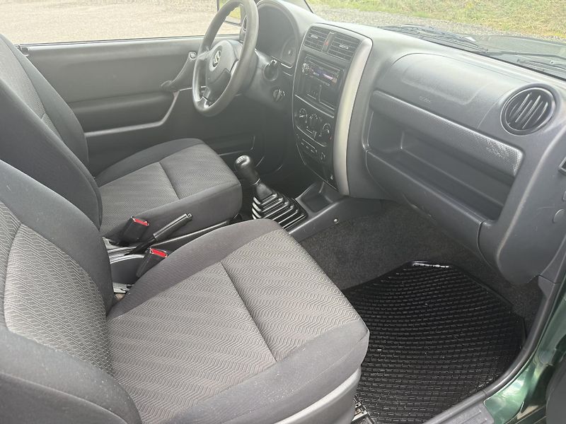 Suzuki Jimny 1,3i 4x4 63kW Tažné - fotka 11 z 21