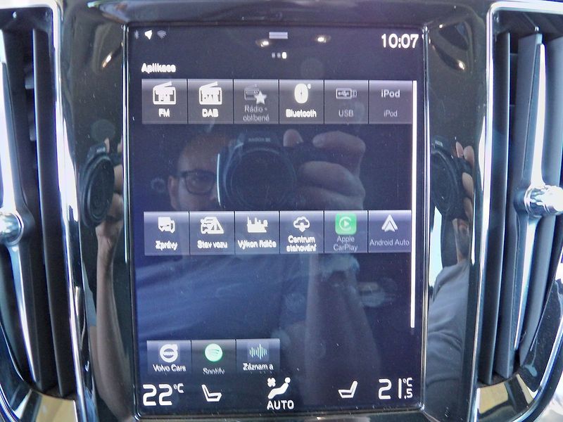 Volvo V60 2.0 T6 AWD PHEV Momentum - fotka 10 z 31