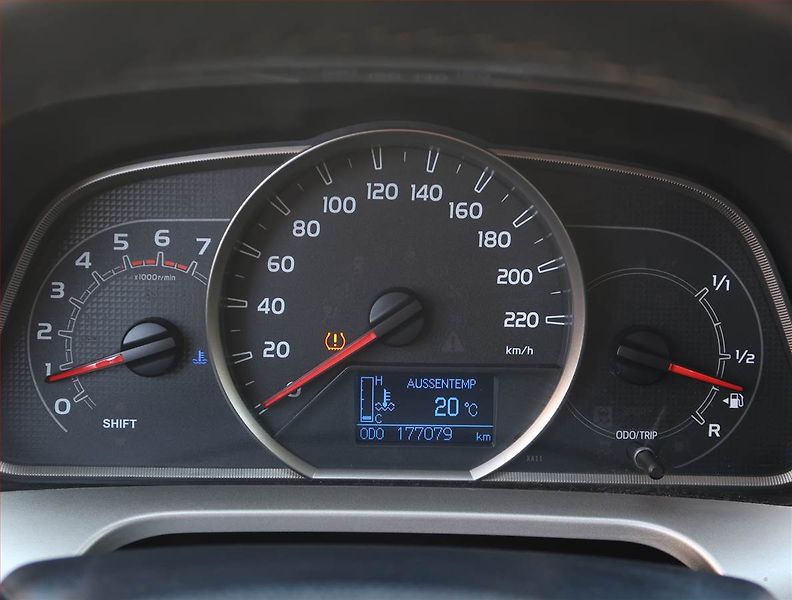 Toyota RAV4 (2014) 2.0 D-4D, Serv.kniha, Tempomat - fotka 11 z 19