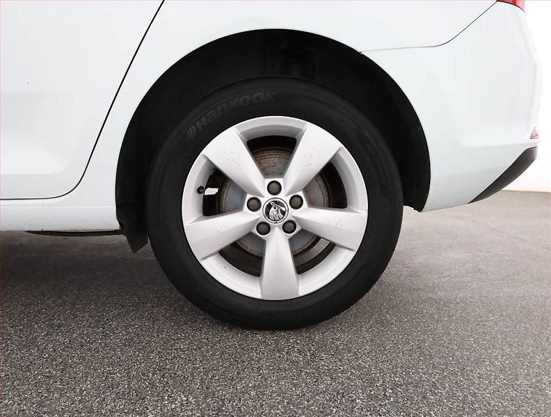 Škoda Rapid (2014) Spaceback 1.2 TSI, ČR,1.maj - fotka 17 z 17