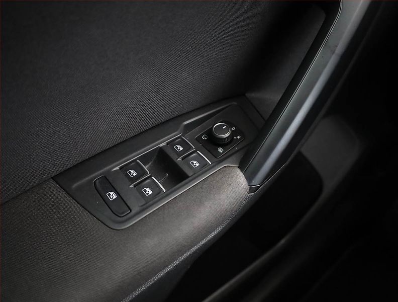 Volkswagen Tiguan (2018) Comfortline 2.0 TDI, 4X4 - fotka 12 z 17