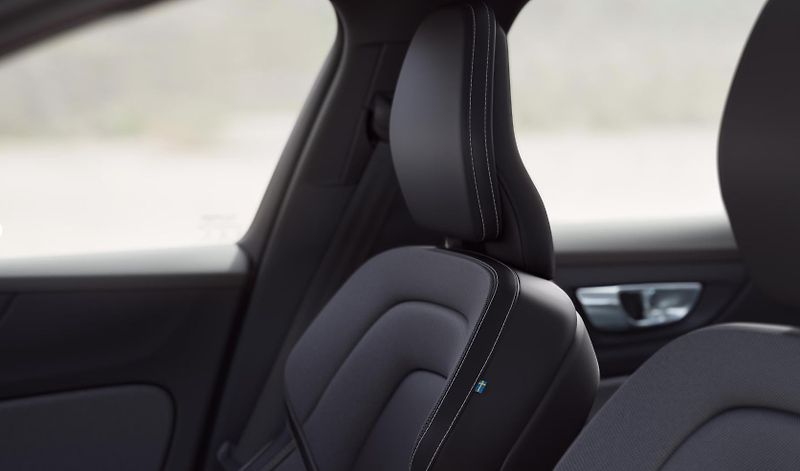 Volvo V60 (2026) B4 PLUS DARK AUT - fotka 11 z 20