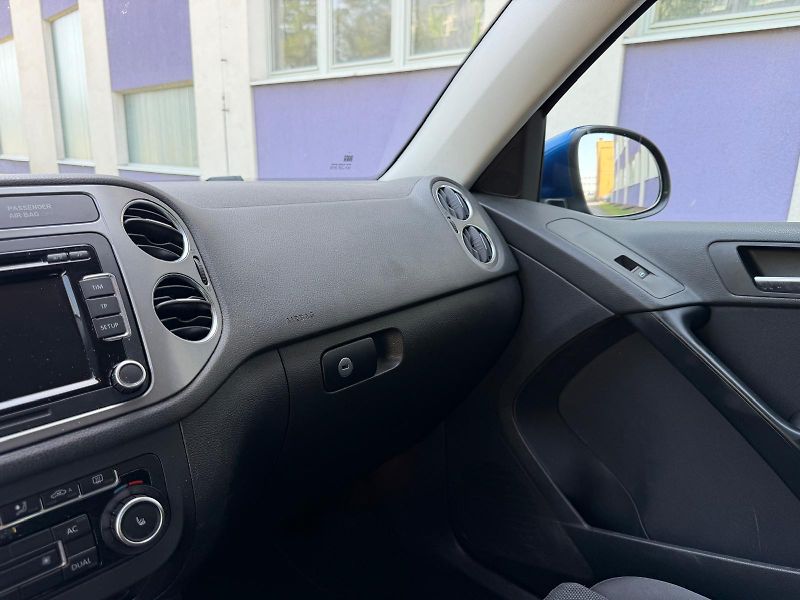 Volkswagen Tiguan 2,0 TDI 4x4 / Sport / servis.k - fotka 23 z 29