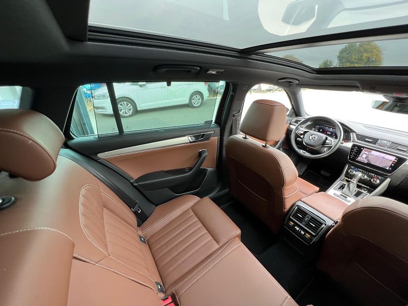 Škoda Superb (2023) L&K 140kW WEBASTO PANO TAŽNÝ - fotka 36 z 38