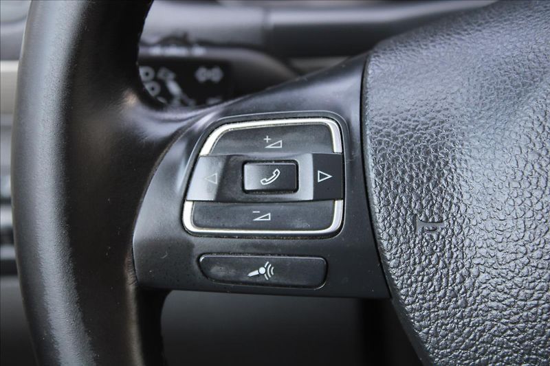 Volkswagen Touran 1,2 TSI  7 MÍST,VÝHŘEVY - fotka 16 z 29
