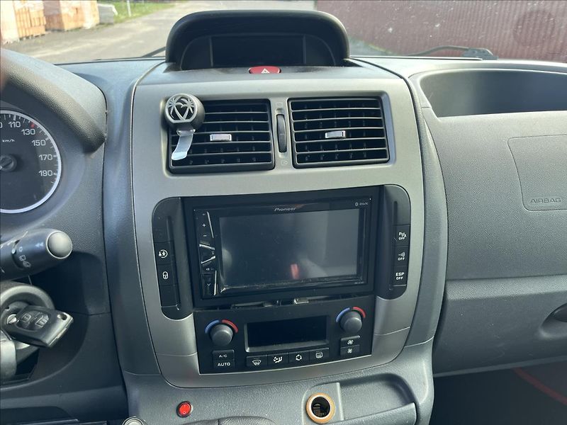 Fiat Scudo 2,0 JTD L2 PANORAMA 8.MÍST - fotka 17 z 41