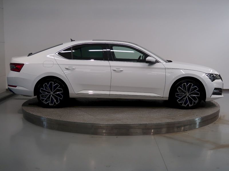 Škoda Superb (2023) L&K 2.0TSI 206KW 4x4 DSG TAŽNÉ - fotka 21 z 42