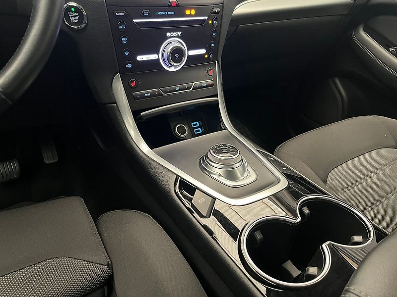 Ford Galaxy 2.5 HEV TITANIUM 7 míst - fotka 21 z 71