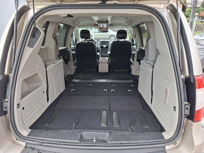 Chrysler Town & Country (2014) 3,6L 7míst, LPG, tažné, 2xkola - fotka 17 z 35
