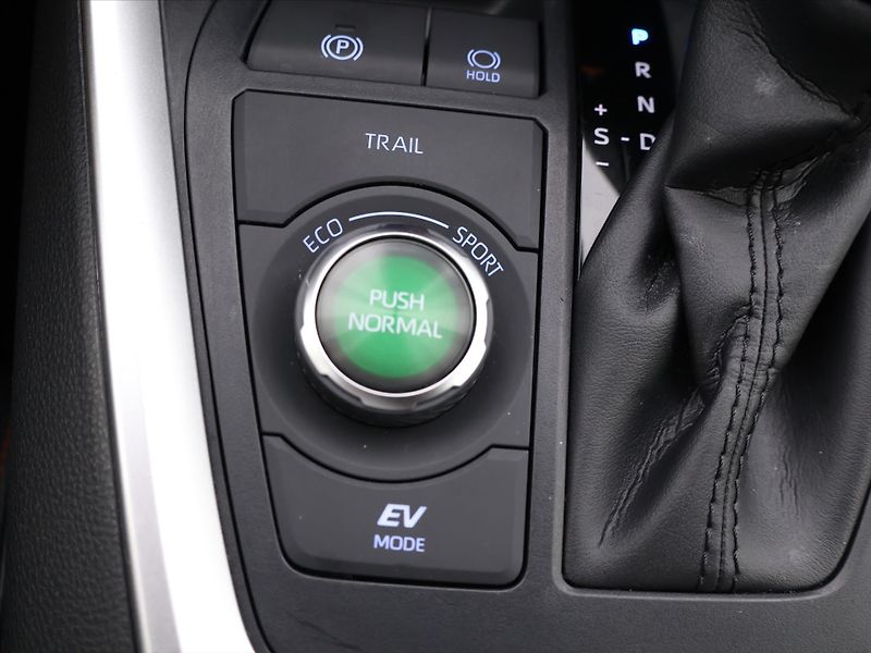 Toyota RAV4 2,5 Hybrid 131kW Adventure 4WD - fotka 26 z 35