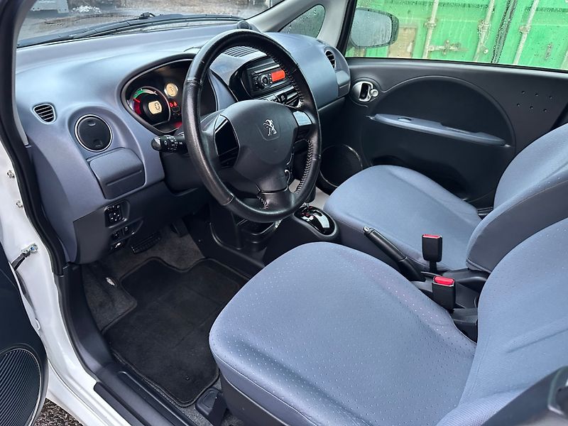 Peugeot iOn (2015) 49Kw - fotka 9 z 21