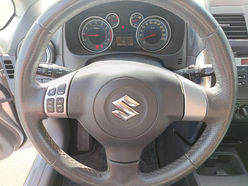 Suzuki SX4 (2013) - fotka 15 z 30
