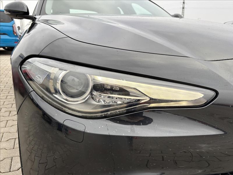 Alfa Romeo Giulia 2,2 JTDm 132kW 180 MT Super - fotka 9 z 37