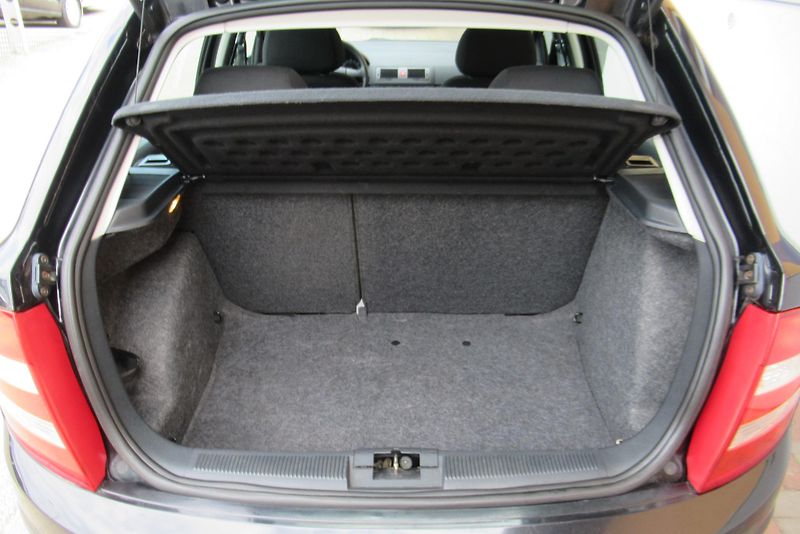 Škoda Fabia 1.4 16V KLIMA - fotka 12 z 14