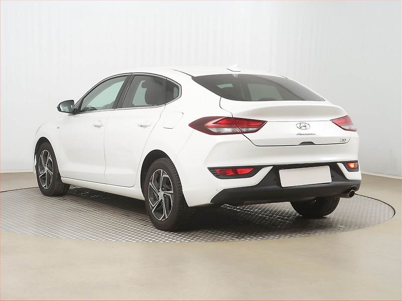 Hyundai i30 (2023) SMART 1.5 T-GDI MHEV, ČR,1.maj - fotka 4 z 16