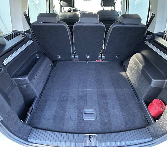 Volkswagen Touran (2023) 2.0 TDI 110kW DSG LED - fotka 21 z 35