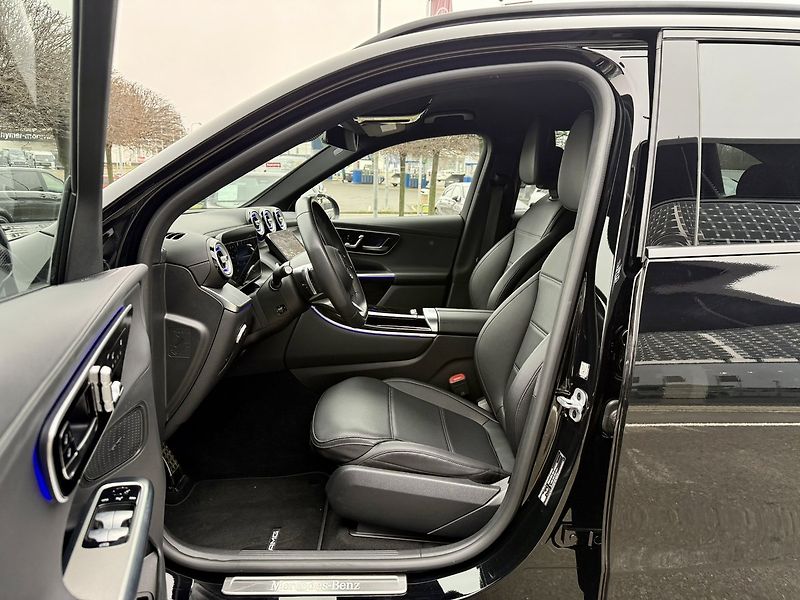 Mercedes-Benz GLC (2023) 300 e 4MATIC SUV - fotka 25 z 48