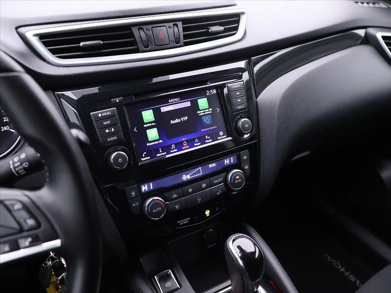 Nissan Qashqai 1,3 DIG-T 117kW Automat Acenta - fotka 16 z 27