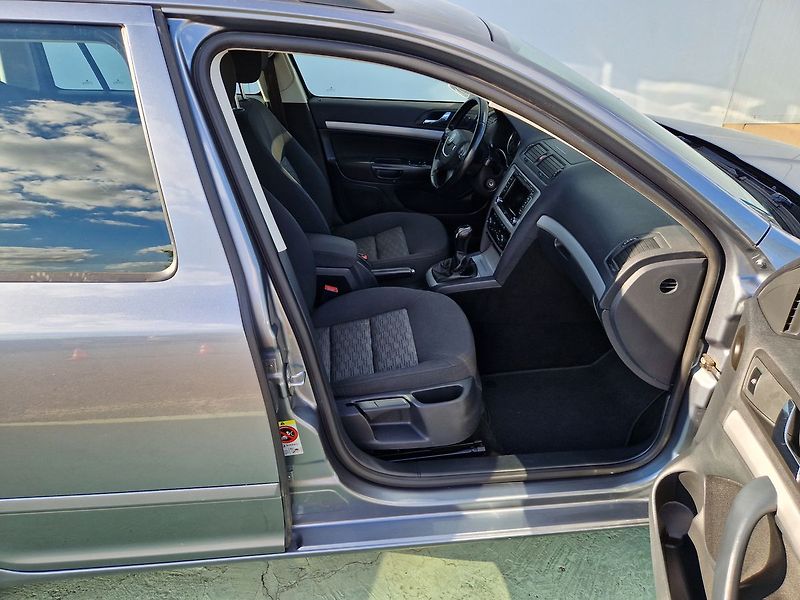 Škoda Octavia Ambition 1.4 TSI, 90kW - fotka 23 z 36