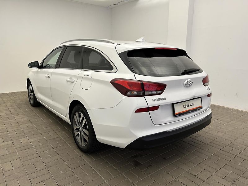 Hyundai i30 1.6 CRDI style - fotka 25 z 25