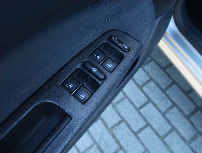 Škoda Octavia (2008) 1.6, po STK, jezdí výborně - fotka 14 z 14