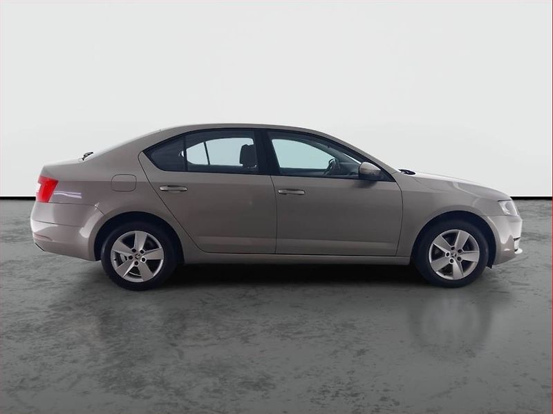 Škoda Octavia (2014) Ambition 1.2 TSI, Tempomat - fotka 6 z 17