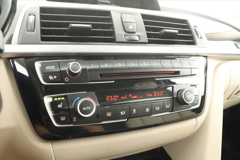 BMW Řada 3 (2015) 330 d, 4X4, Automat, Kůže - fotka 17 z 19