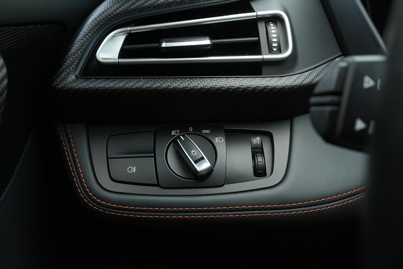 BMW i8 Coupe, Facelift, Lasery - fotka 21 z 28