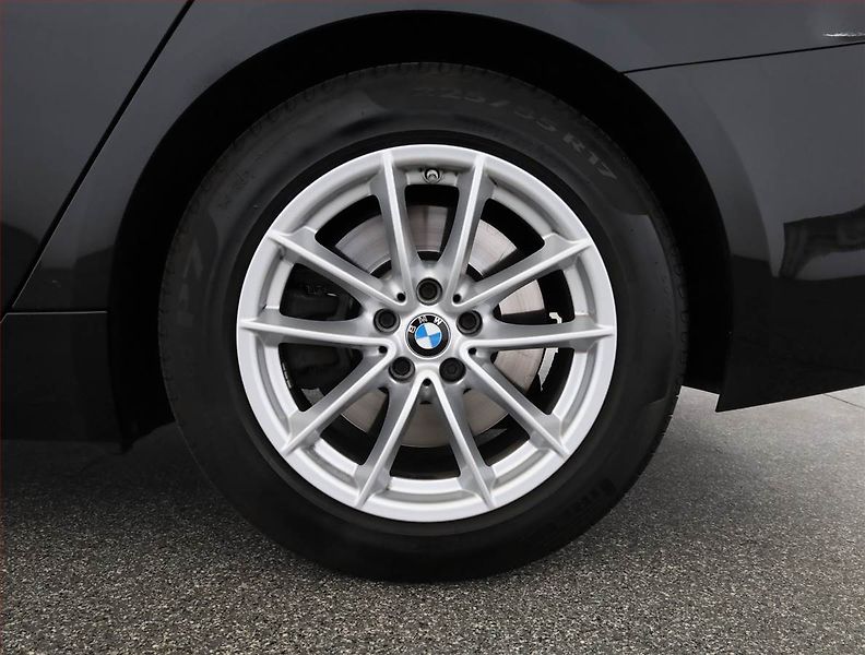 BMW Řada 5 (2019) 530d - fotka 18 z 18