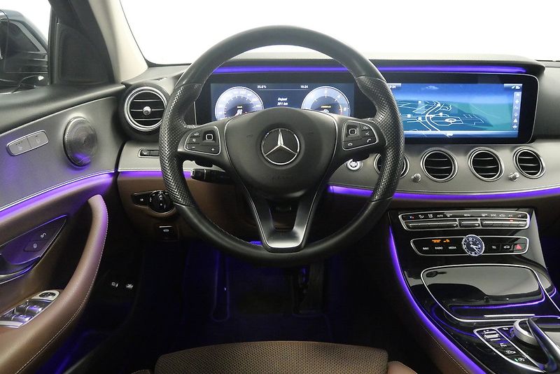 Mercedes-Benz Třídy E - fotka 18 z 28