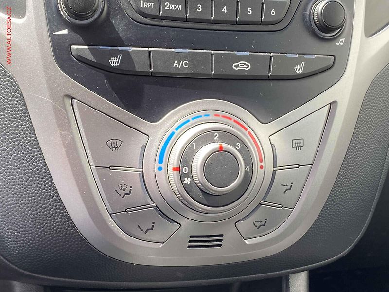 Hyundai ix20 (2018) 1.6i, Klima - fotka 14 z 16