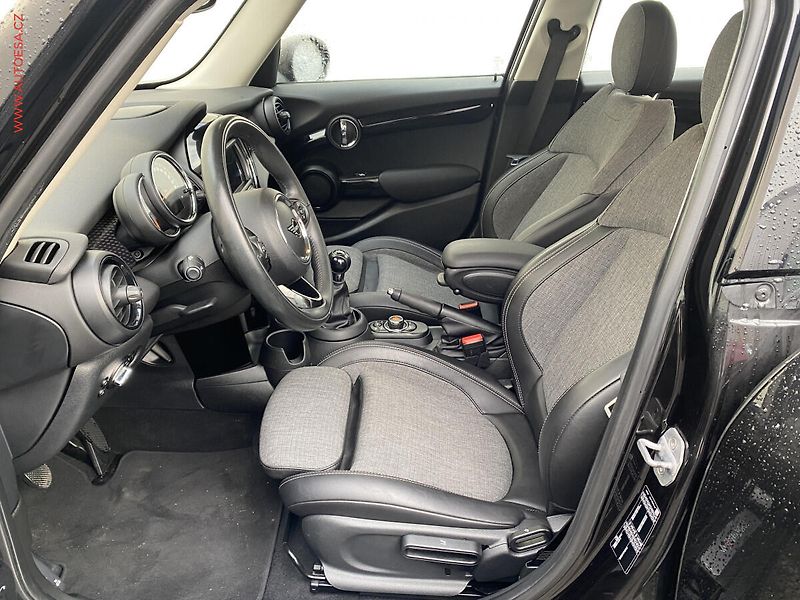 Mini Cooper S (2019) 2.0i, LED, navi, kůže - fotka 9 z 18