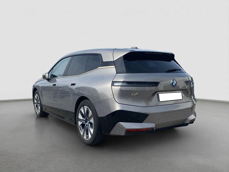 BMW iX xDrive40 Sport Kamera - fotka 7 z 15