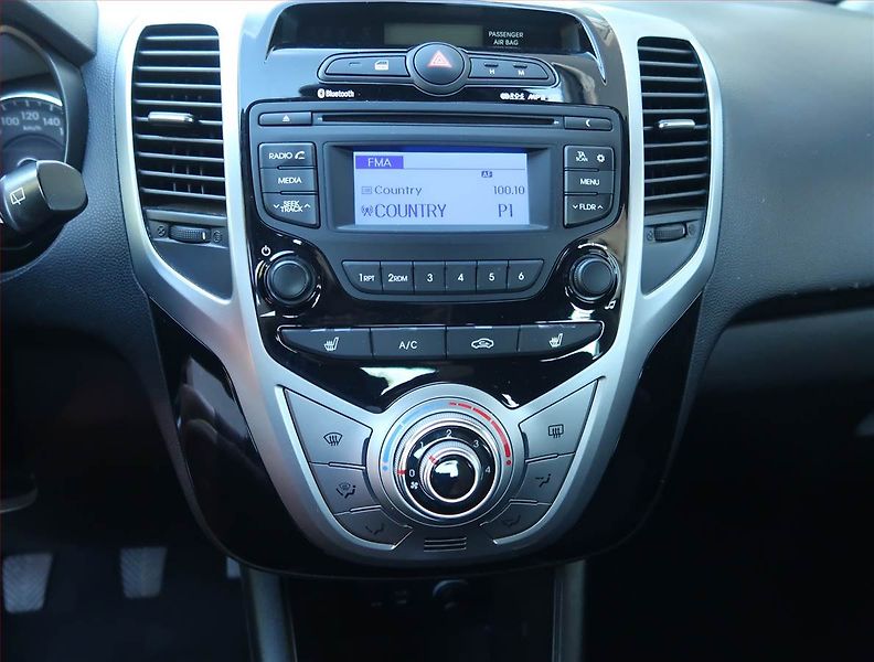 Hyundai ix20 (2015) 1.6 CVVT, Serv.kniha - fotka 12 z 16